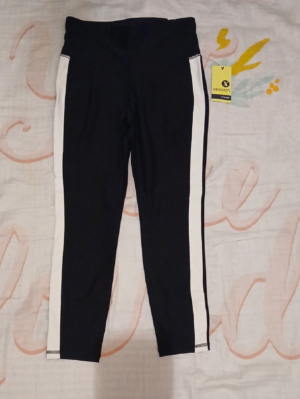 Ladies Xersion Sz M Black & White Stripe Quick-Dri 7/8 Compression Leggings 🤍